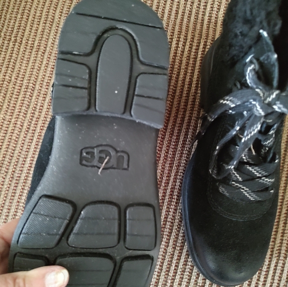 Women's Black Winter Boots By UGG - Picture 4 of 4